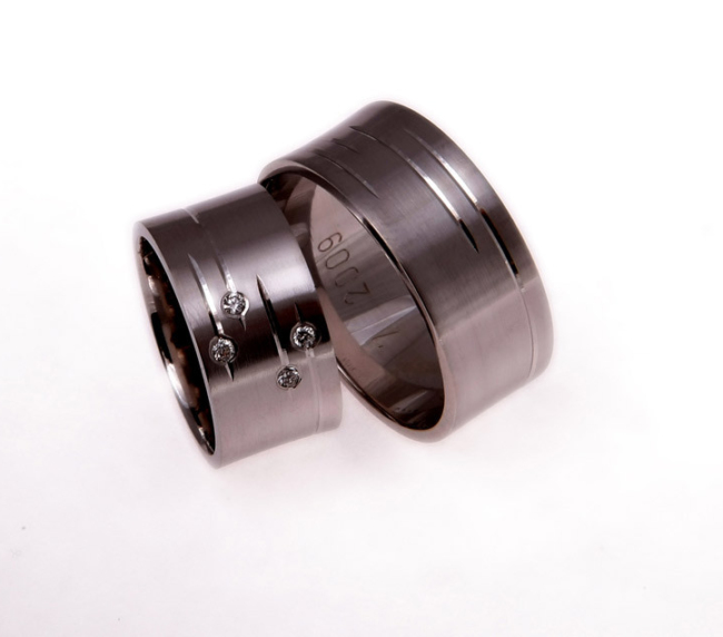 Poročni prstani iz jekla